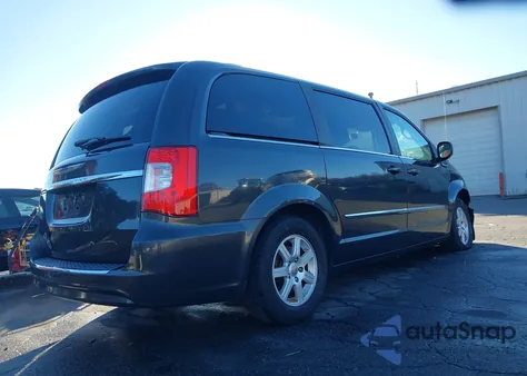 2011 Chrysler Town & Country Touring z USA, uszkodzony, nr VIN 2A4RR5DG0BR631139